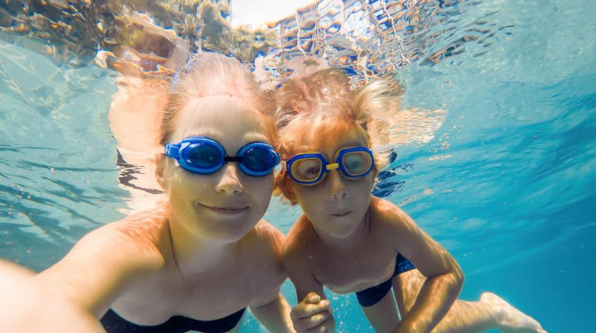 Havuzlardan bulaşabilecek göz enfeksiyonlarına dikkat!