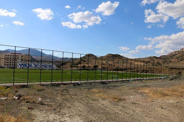 Hekimhan futbol sahası Ağustos’ta tamamlanacak