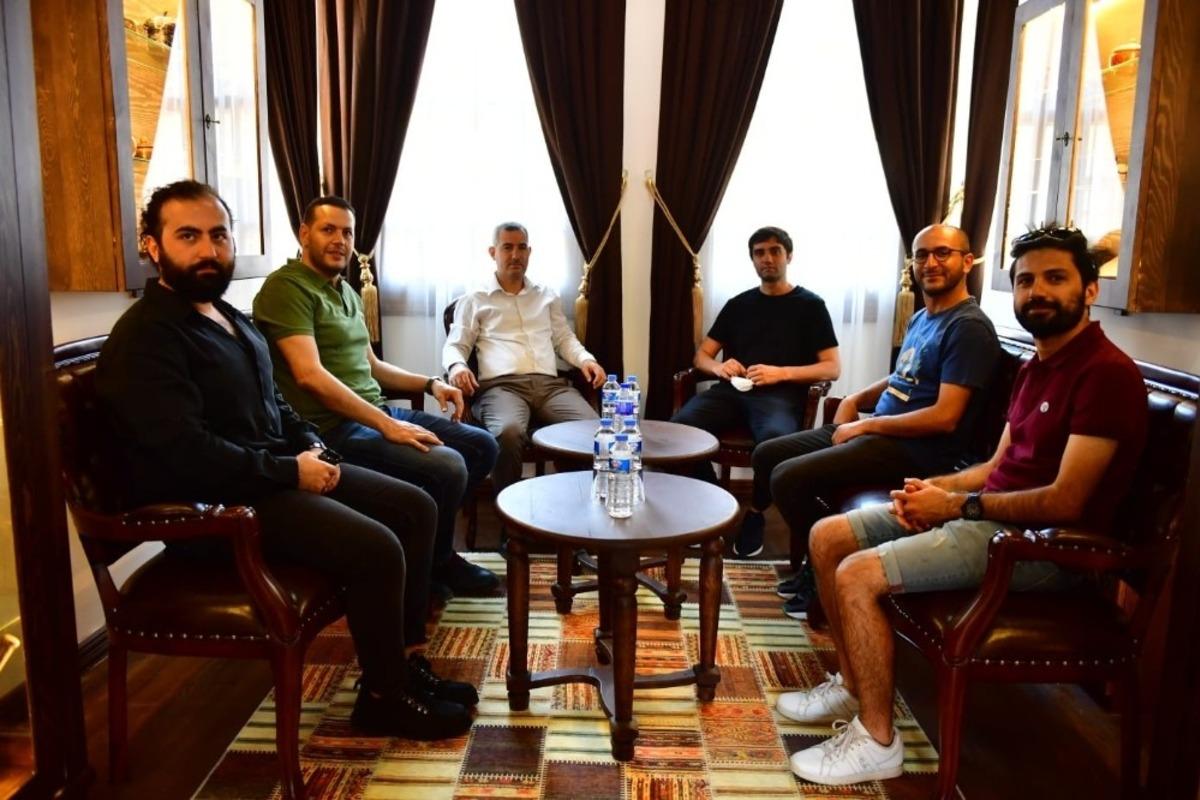 &Ccedil;ınar, koku filminin oyuncularını misafir etti