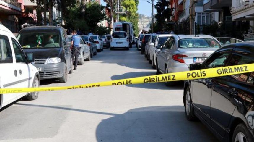 Burdur'da üç çocuk annesi başından vurulmuş halde bulundu