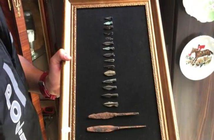 Fatih'te antikacıda 100 parça tarihi eser ele geçirildi G3