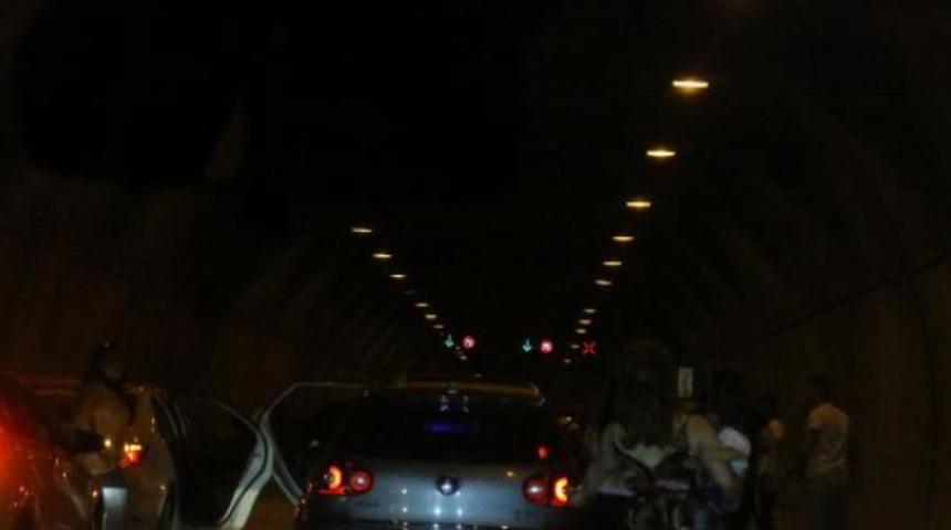 K&acirc;ğıthane'de asker eğlencesi i&ccedil;in t&uuml;neli kapattılar