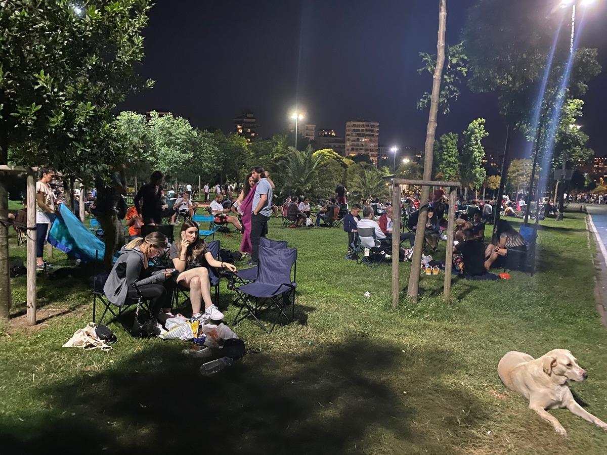 Caddebostan Sahili'nde gece yoğunluğu