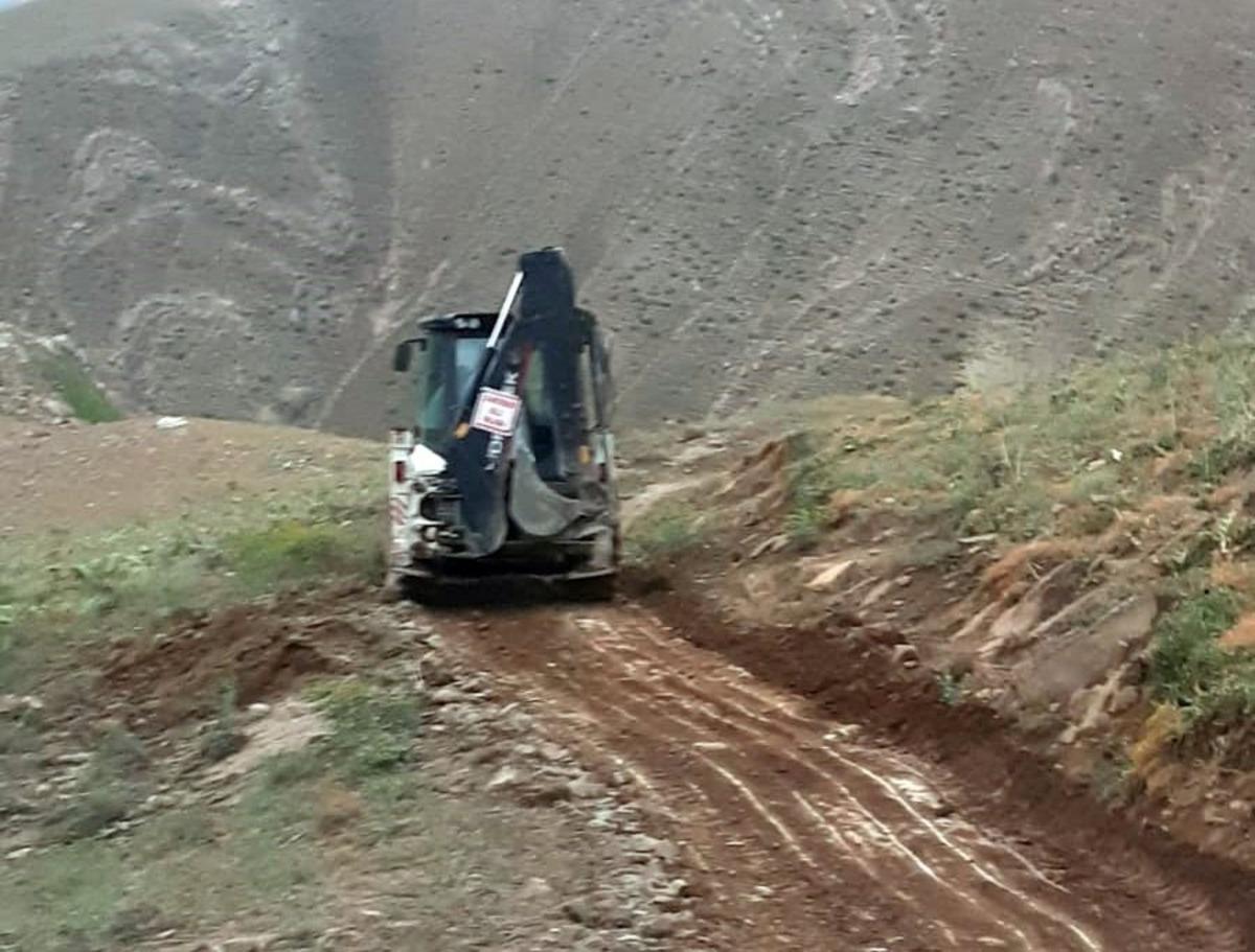 Y&uuml;ksekova&rsquo;da yaylada mahsur kalan berivanlar 5 saatte kurtarıldı