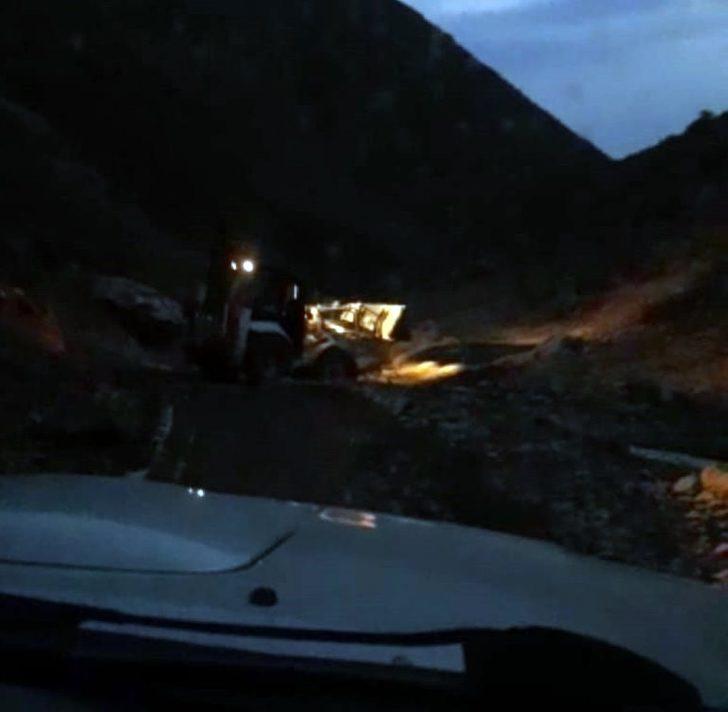 Yüksekova’da yaylada mahsur kalan berivanlar 5 saatte kurtarıldı G3