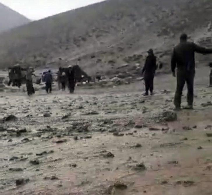 Yüksekova’da yaylada mahsur kalan berivanlar 5 saatte kurtarıldı G5