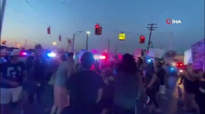 ABD’de polis aracını göstericilerin üzerine sürdü