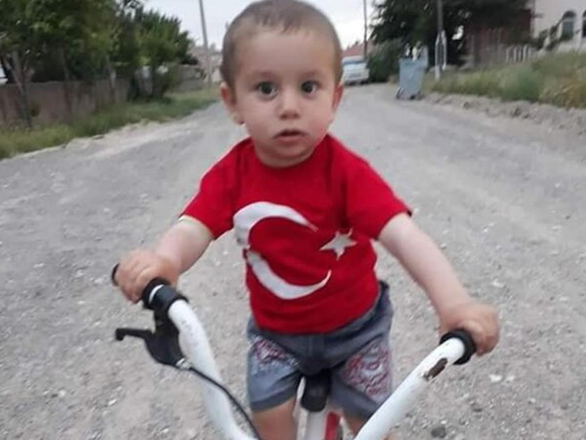 3 yaşındaki Alperen'i d&ouml;verek &ouml;ld&uuml;ren zanlı su kuyusunda yakalandı