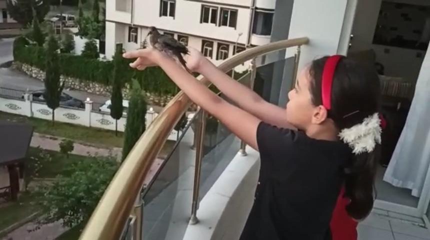 K&uuml;&ccedil;&uuml;k kardeşlerden &ouml;rnek davranış