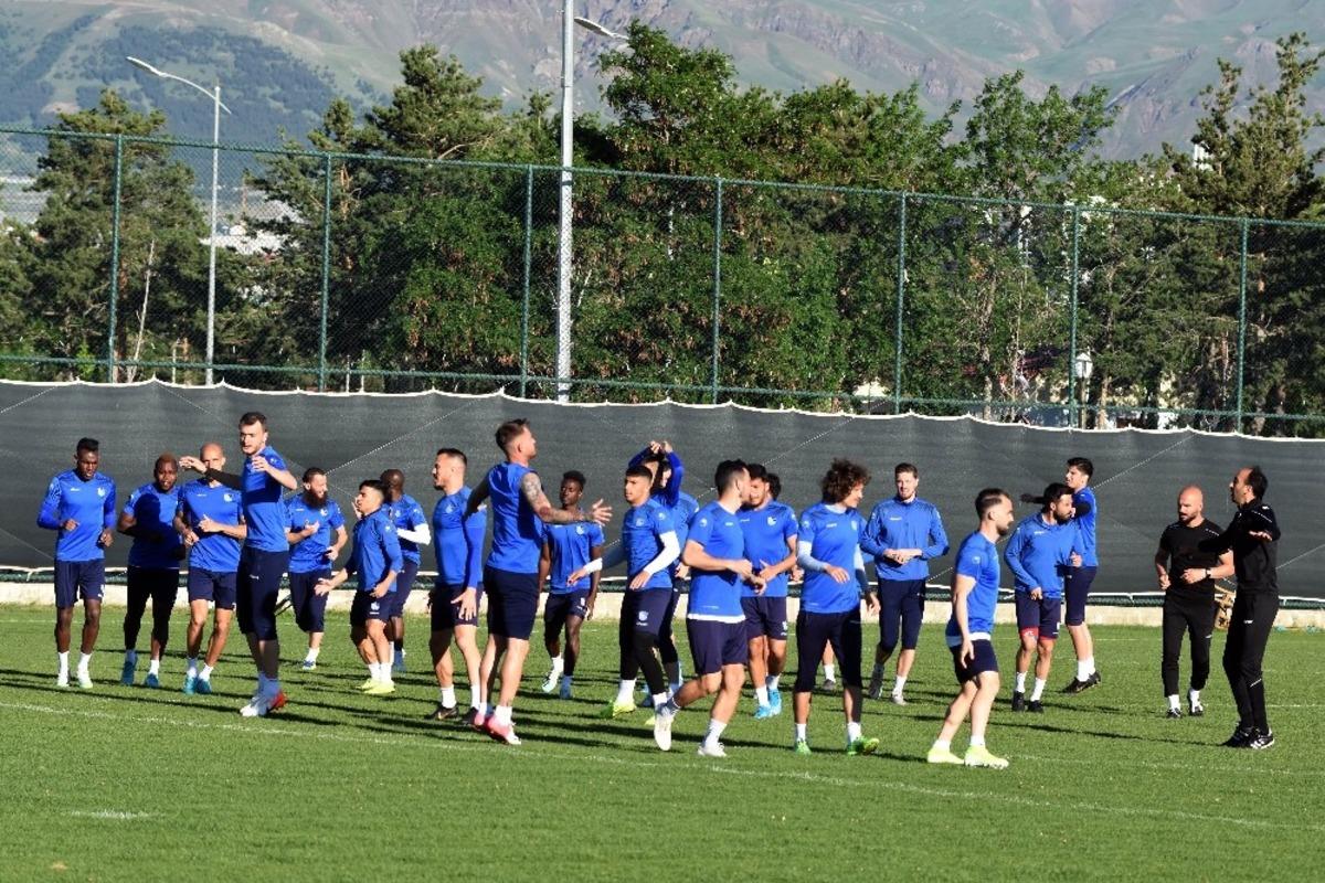 B.B.Erzurumspor, Adana Demirspor karşısında galibiyetine kilitlendi