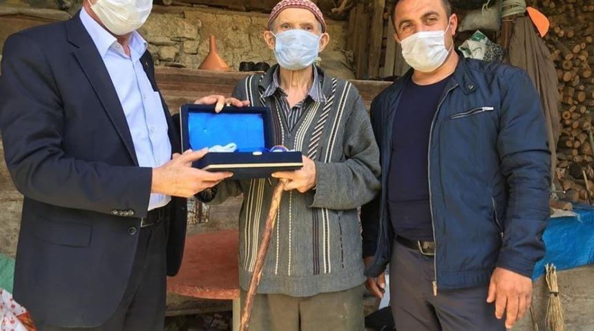 Başkan Başer şehit ailesini ziyaret etti