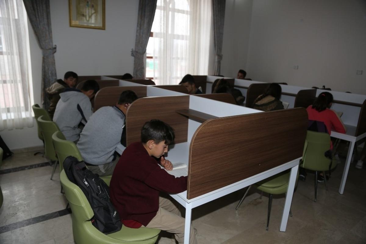 Her 8 Sivaslıdan biri k&uuml;t&uuml;phane &uuml;yesi