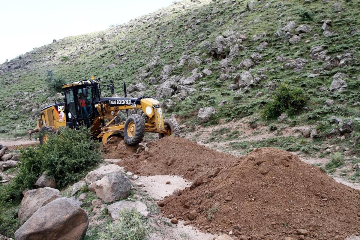 Talas&rsquo;ta kırsala hizmet yağıyor