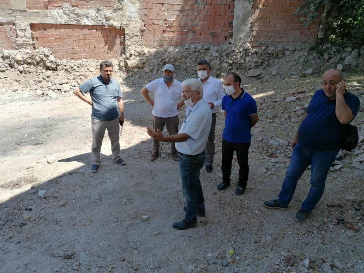 Vakıflar B&ouml;lge M&uuml;d&uuml;r&uuml;, Tarihi Hacı İbrahim Ağa Camisi&rsquo;nde inceleme yaptı