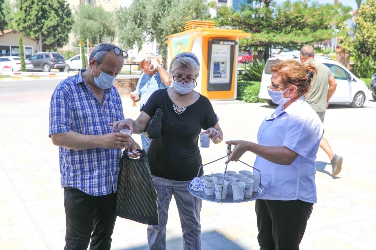 Başkan Atabay&rsquo;dan vatandaşlara ikram