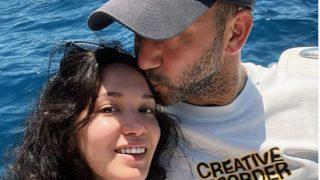 Hazal Subaşı ve Rıza Kocaoğlu tatilde! Ünlü ismin göbeği dikkat çekti