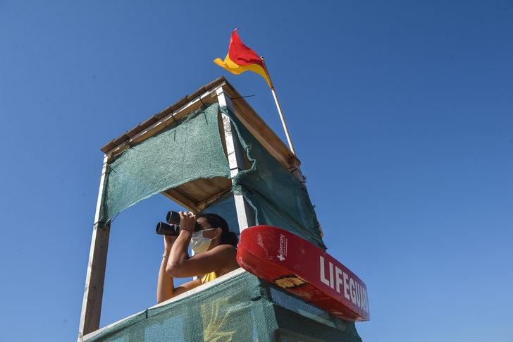 İstanbul plajlarında ilk! Kadın cankurtaranlar göreve başladı G2