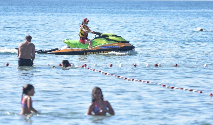 İstanbul plajlarında ilk! Kadın cankurtaranlar göreve başladı G5