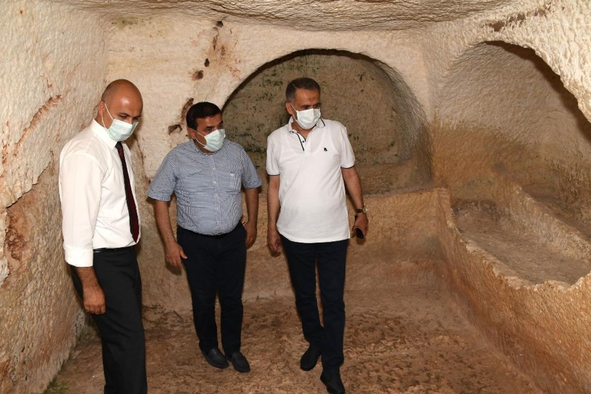 Vali &Ccedil;uhadar, Perre Antik kentini inceledi