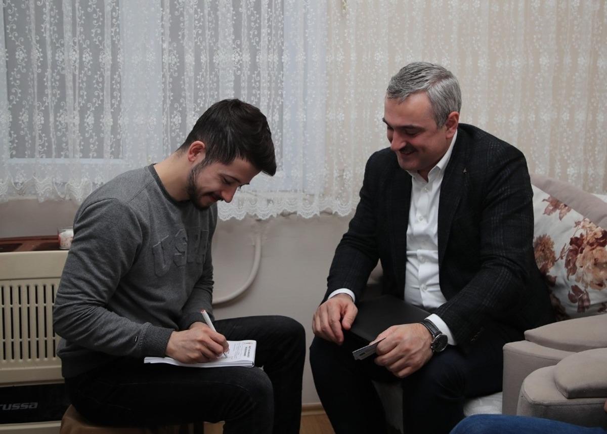 Ak Parti İstanbul&rsquo;dan 100 bin yeni &uuml;ye ve online &uuml;yelik hamlesi