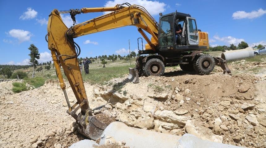 Erdemli&rsquo;de &ccedil;ift&ccedil;ilerin yolu onarıldı