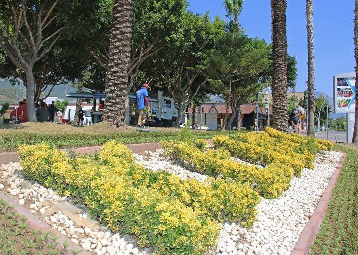 Kemer meydanına 33 bin bitki dikildi G2