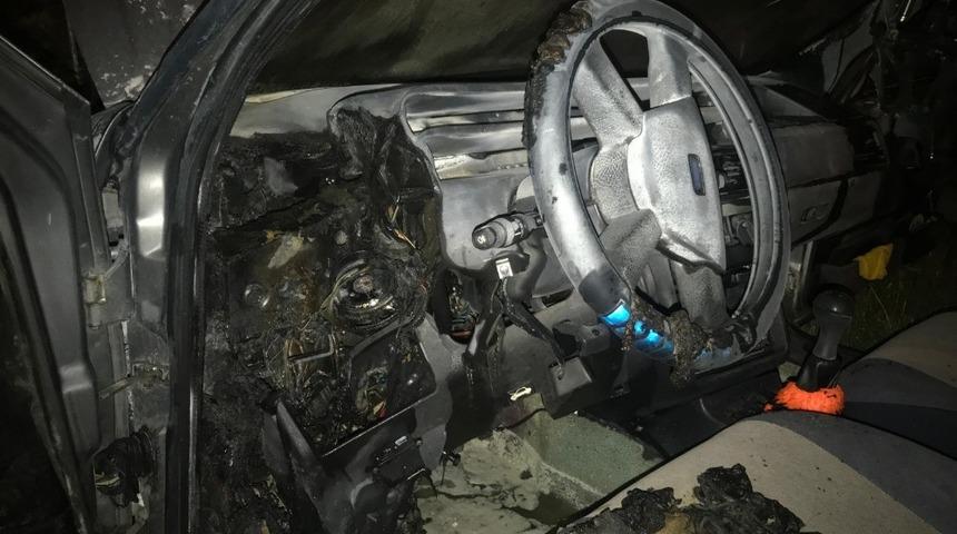 Park halindeki ara&ccedil; bir anda alev aldı