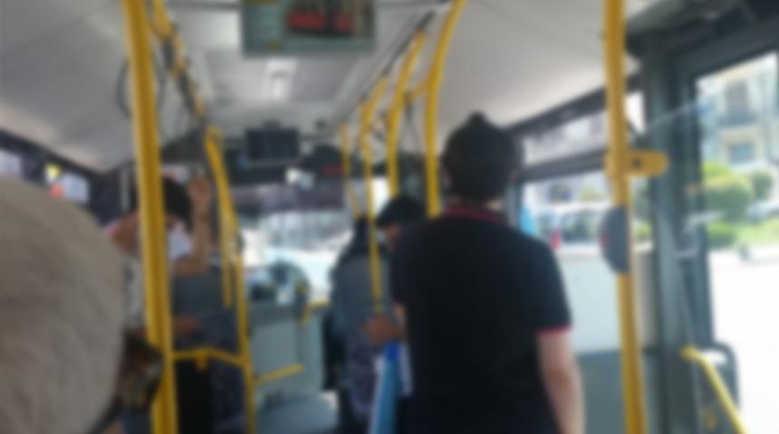 İstanbul'da otob&uuml;ste maske tartışması