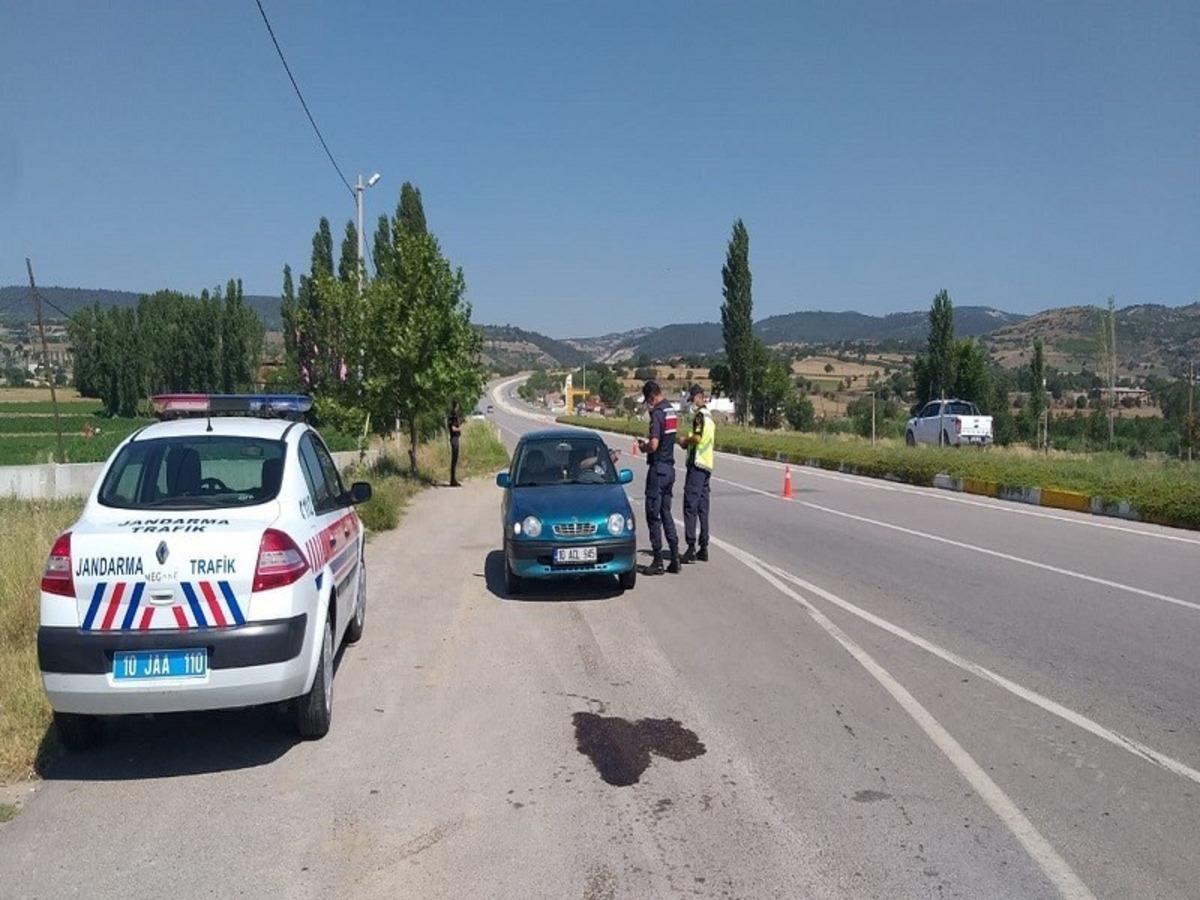 Balıkesir&rsquo;de jandarmadan radarla hız kontrol&uuml;
