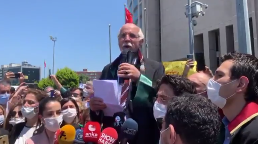 Avukatlar &ccedil;oklu baro teklifine karşı İstanbul'daki 'savunma mitingi'nde buluştu