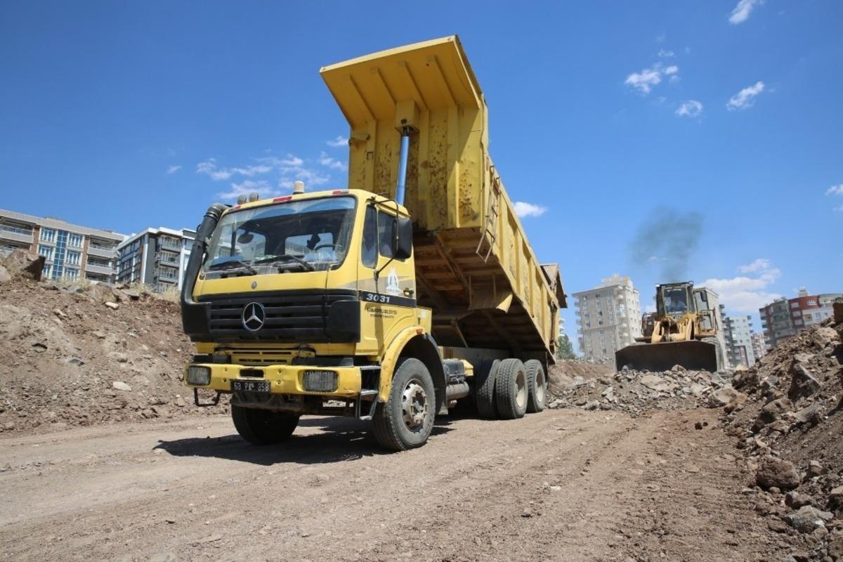 Doğukent&rsquo;te yeni yollar kazandırılıyor