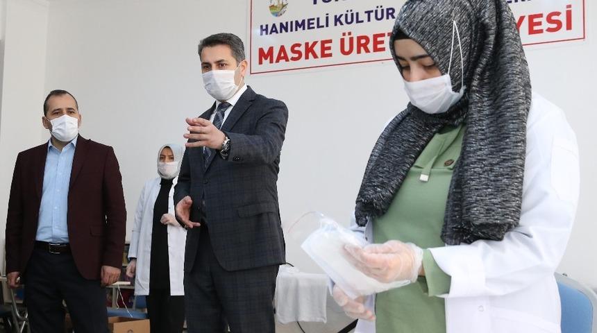 Mahalle konaklarında günlük 8 bin maske üretiyorlar