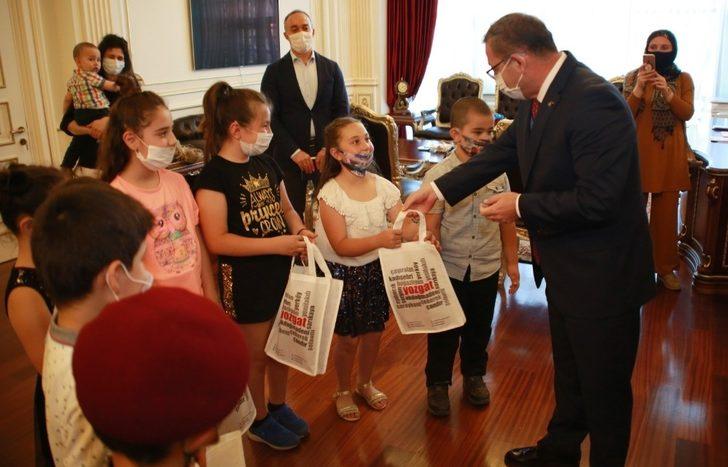 Oyuncaklarını satıp Mehmetçik Vakfına Bağışta bulundular G1