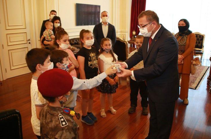 Oyuncaklarını satıp Mehmetçik Vakfına Bağışta bulundular G2