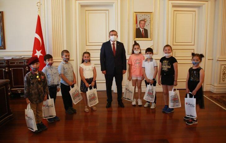 Oyuncaklarını satıp Mehmetçik Vakfına Bağışta bulundular G3