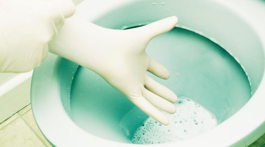 Bunları uygulamazsanız klozetinizde kire&ccedil; ve tortu oluşabilir! Kola ve sirke ile...