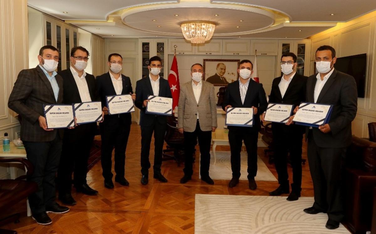 Aİ&Ccedil;&Uuml;&rsquo;den uzaktan eğitimde başarı hik&acirc;yesi