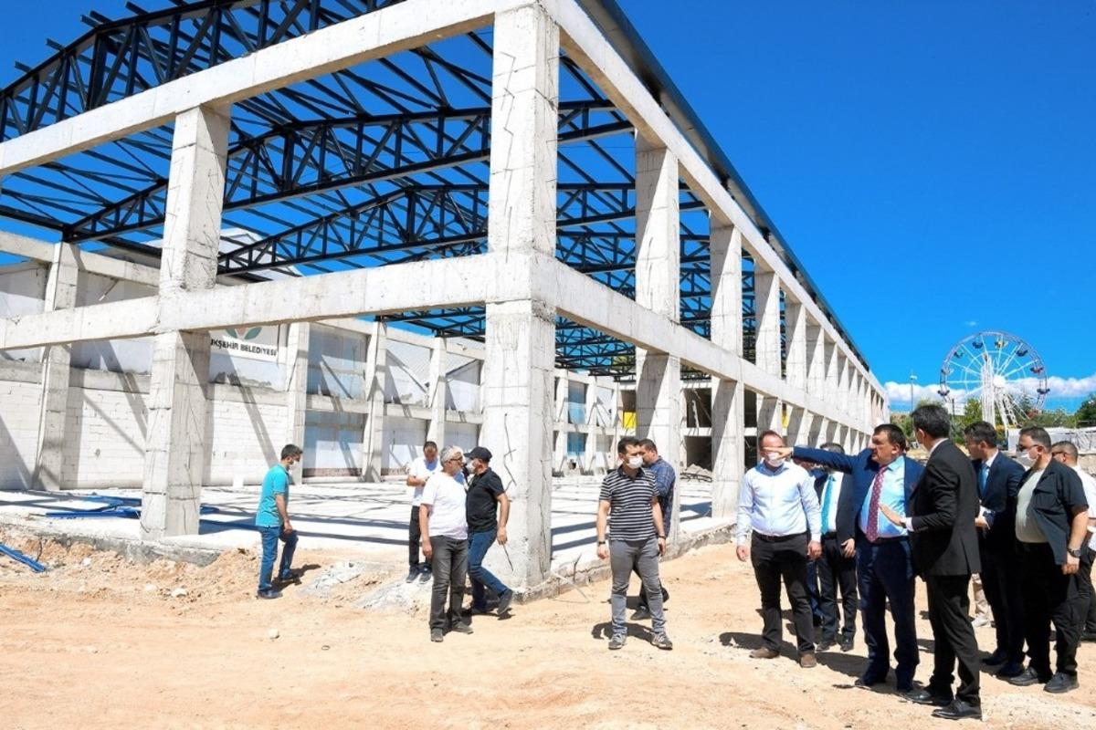 G&uuml;rkan, Kongre ve Fuar Merkezinde inşaatında inceleme yaptı