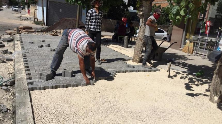 Kire&ccedil;hane ve vatan caddelerinde kaldırım &ccedil;alışması