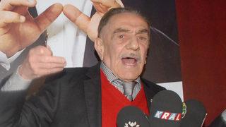 Film Galasında Aydemir Akbaş'ın dişleri ağzından fırladı