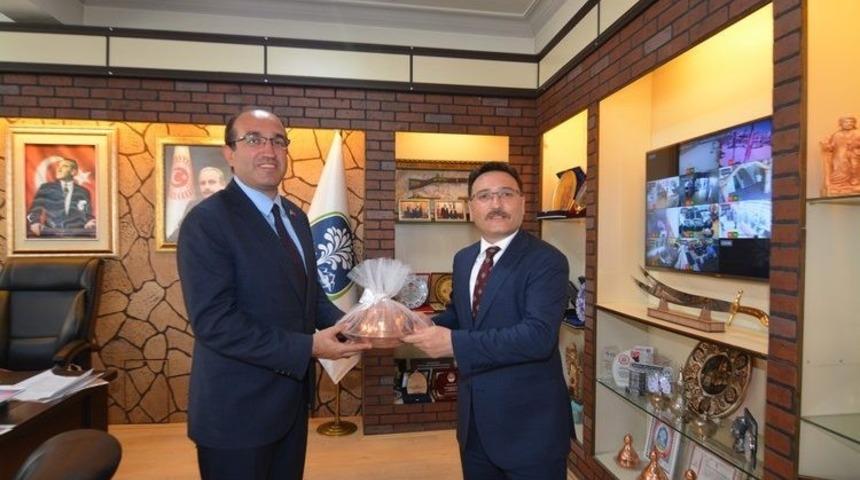 Afyonkarahisar Valisi &Ccedil;i&ccedil;ek, Sandıklı il&ccedil;esini ziyaret etti