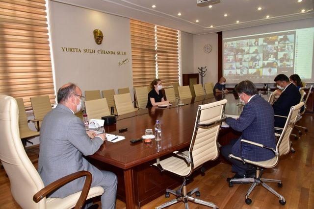 Manisa İl Pandemi Kurulu Toplantısı Vali Karadeniz başkanlığında yapıldı