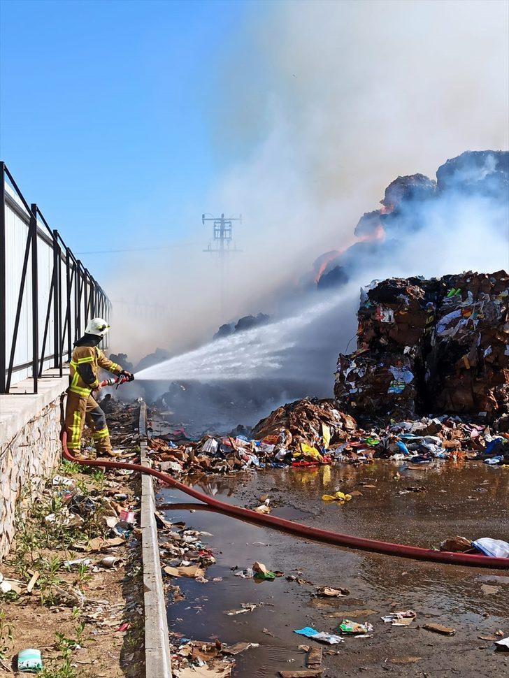 GÜNCELLEME - Bursa'da karton fabrikasında çıkan yangın kontrol altına alındı G2