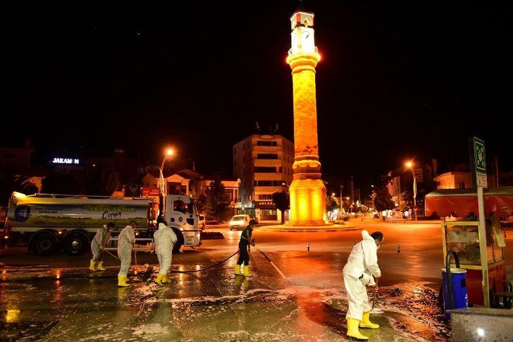 Gazi ve İnönü caddesi yıkanarak dezenfekte edildi G4