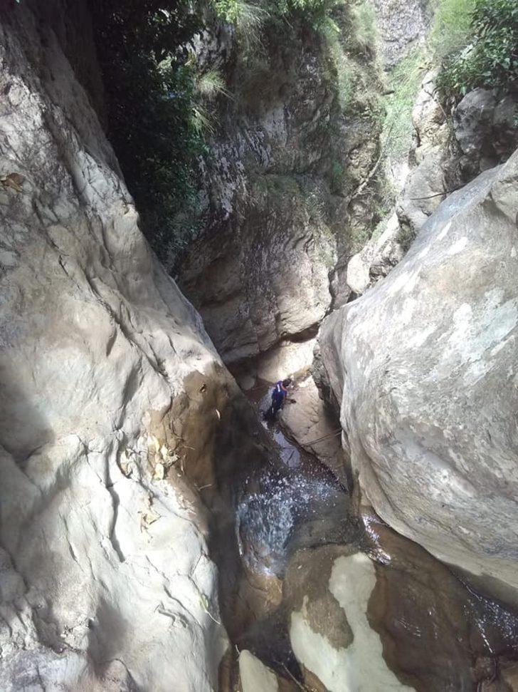 Tokat’ta kayalıklarda mahsur kalan kuzu (AFAD) ekiplerince kurtarıldı G3