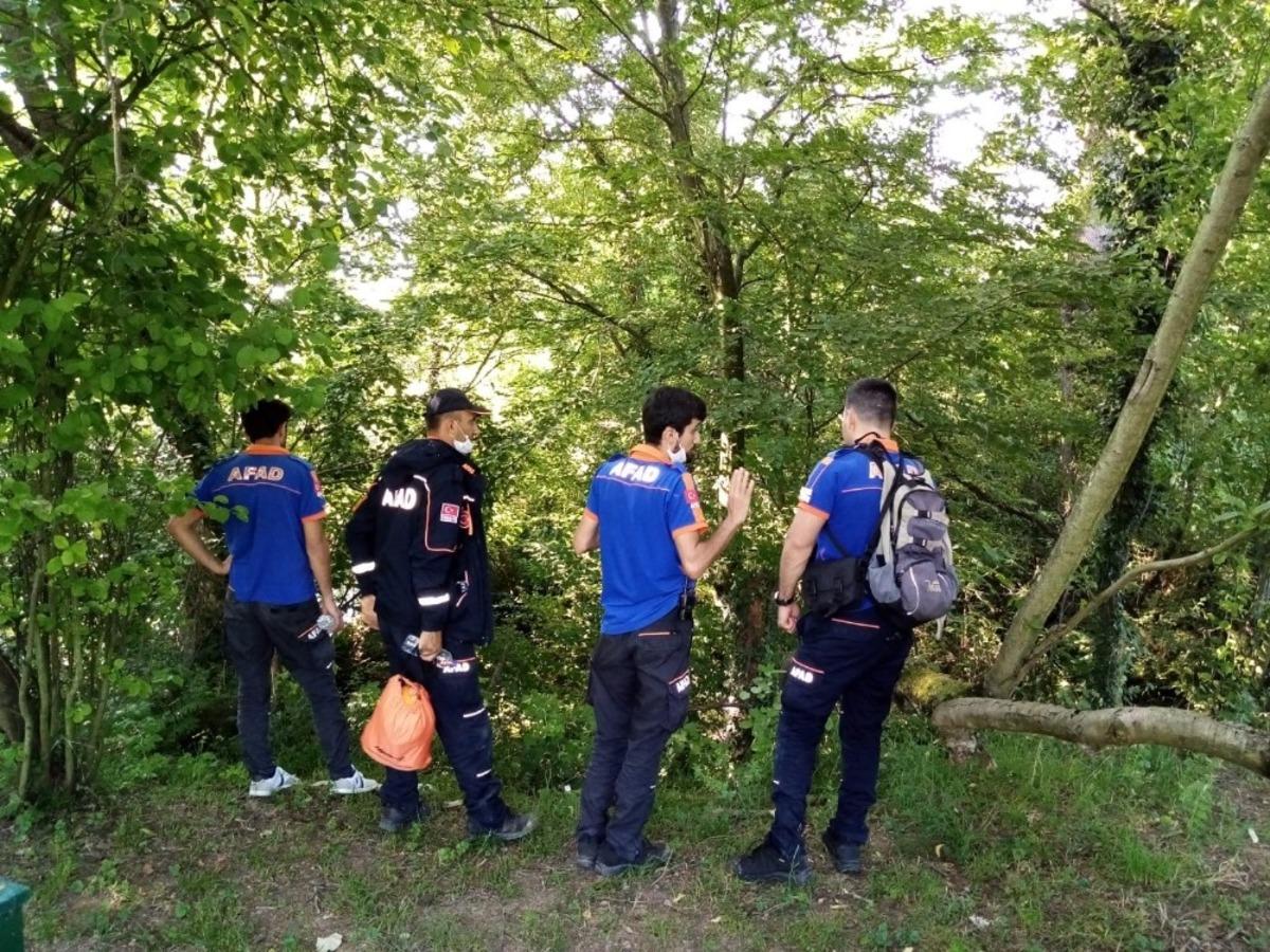3 g&uuml;nd&uuml;r kayıp olan yaşlı adamın cesedi ormanda bulundu