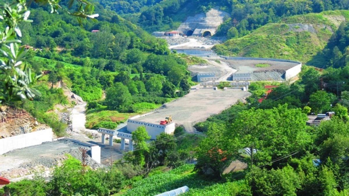 Bartın-Kurucaşile yolunda &ccedil;alışmalar devam ediyor