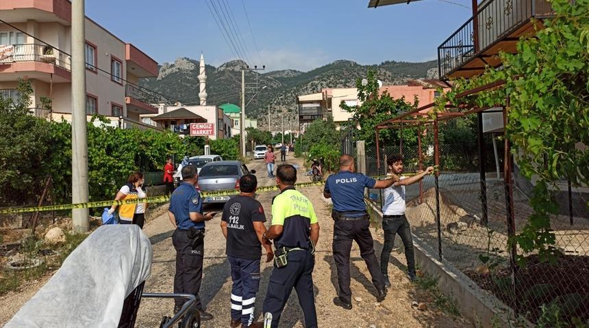 GÜNCELLEME Adana'da av tüfeğiyle iki kızını öldüren, eşini de yaralayan kişi intihar etti