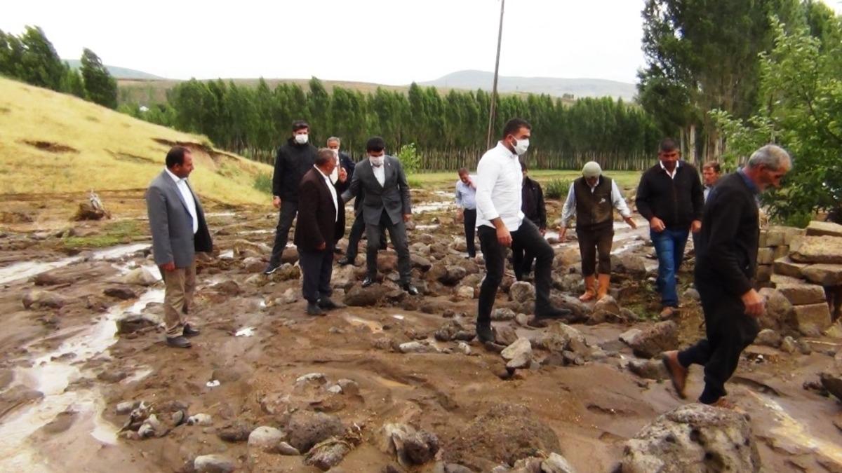 Erciş&rsquo;te sel 74 koyunu telef etti