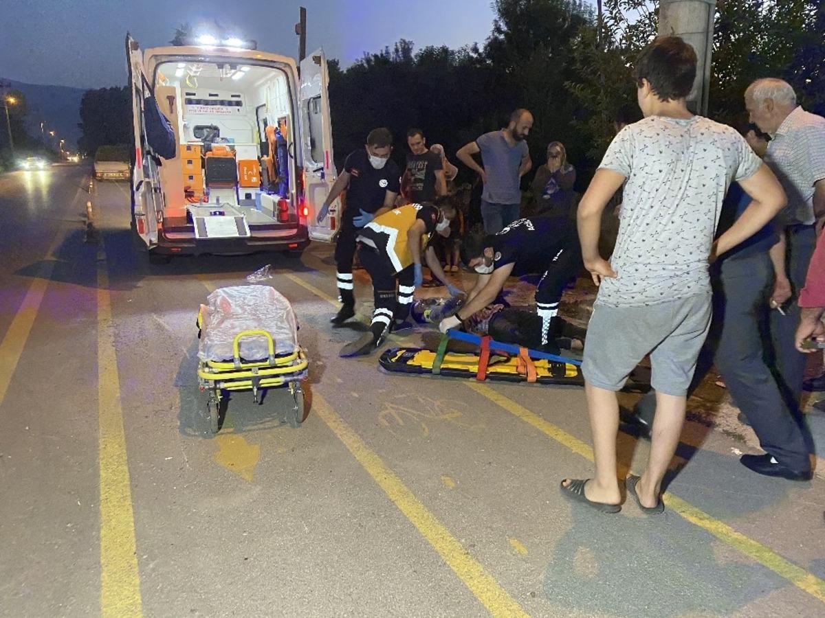 Elektrikli bisiklet ile bisiklet &ccedil;arpıştı: 2 yaralı